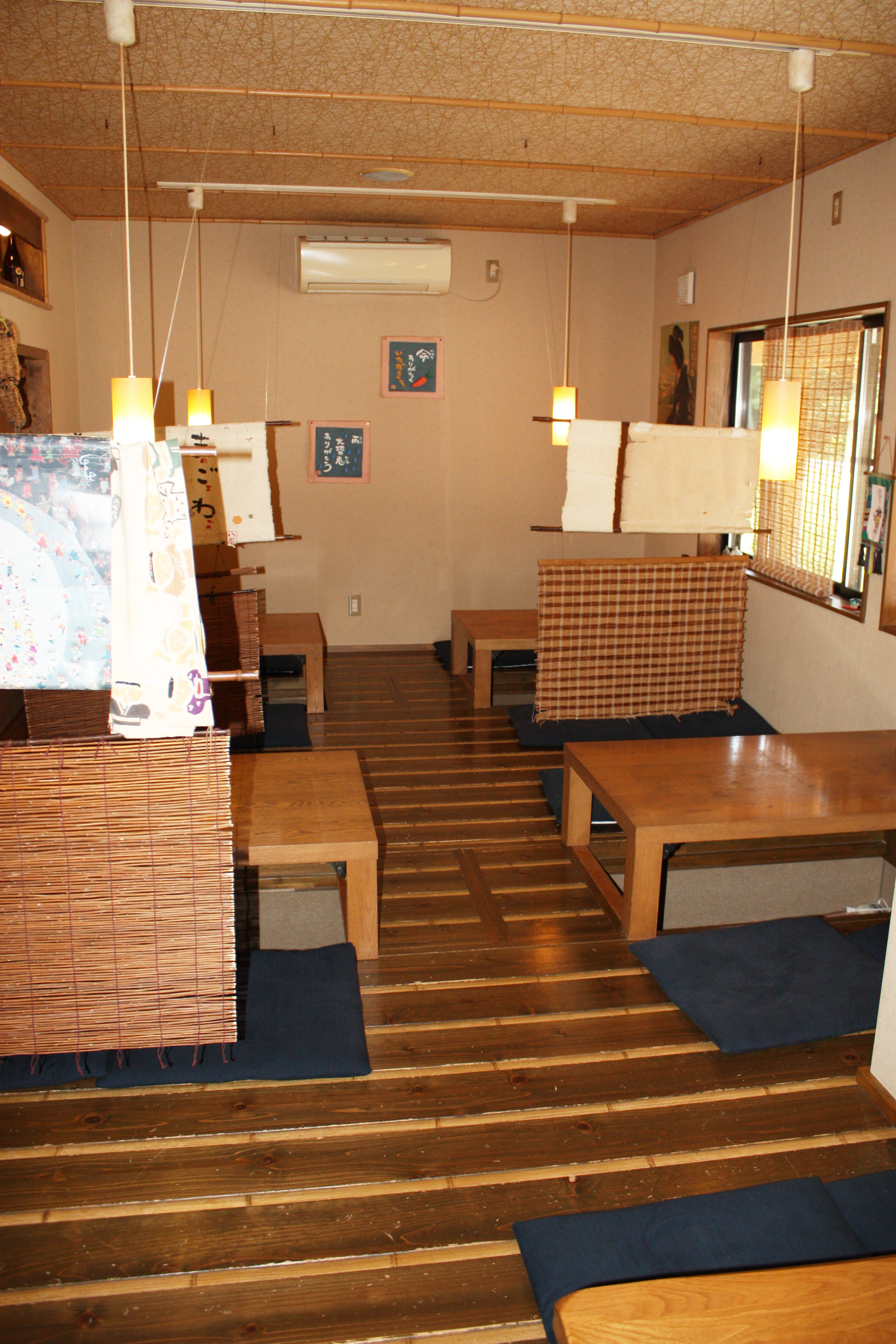 八屋、掘りごたつ、席